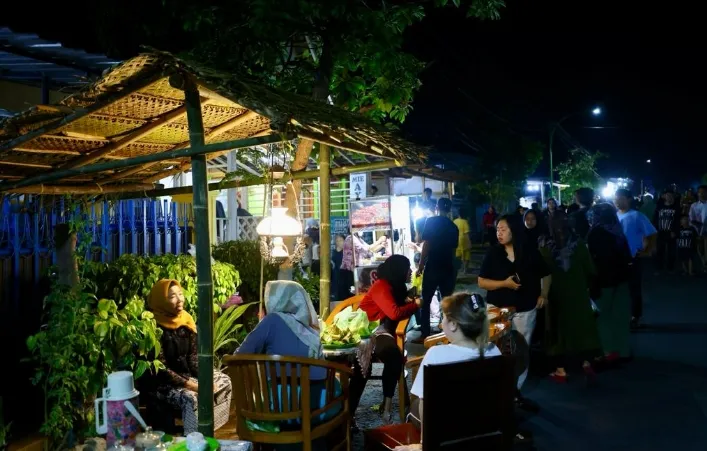 Ribuan Gelas Kopi Robusta Warnai Festival Ngopi Sepuluh Ewu 2025 di Desa Kemiren