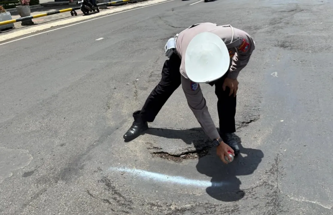 Satlantas Banyuwangi Sisir Jalan Berlubang di Pusat Kota, Cegah Kecelakaan Sejak Dini