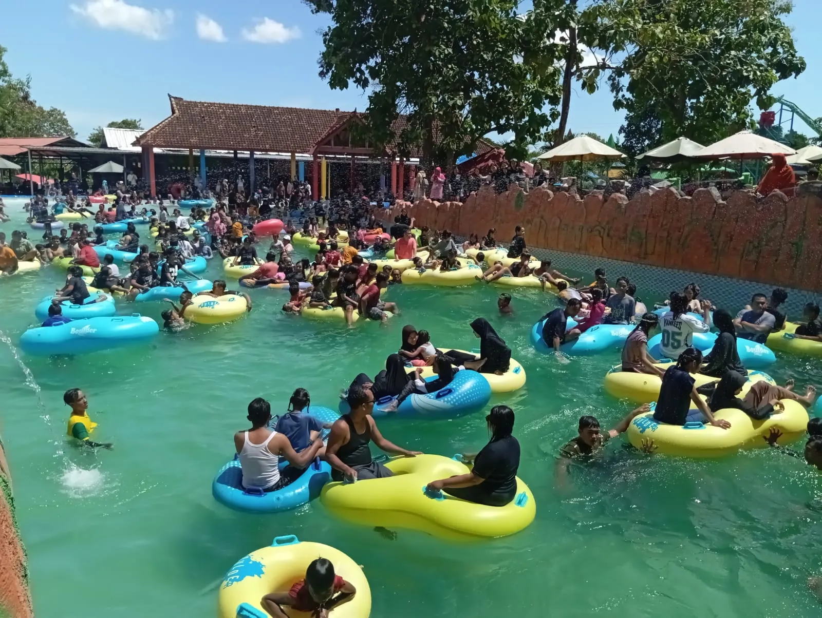 Libur Natal 2025, Pancoran Waterpark Banyuwangi Diserbu Wisatawan dari Berbagai Daerah