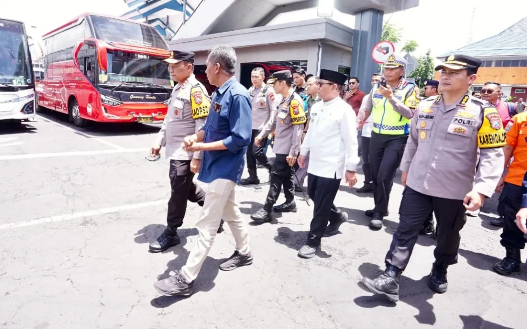 Kapolda Jatim Pantau Arus Mudik di Pelabuhan Ketapang Jelang Penutupan Nyepi di Bali