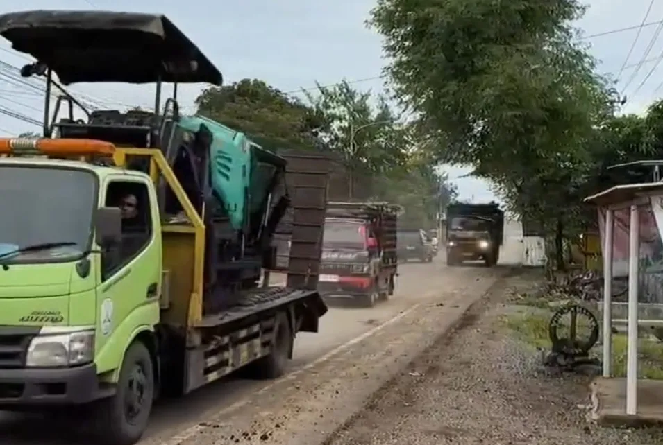 Aktivitas Truk Proyek Dikeluhkan Warga Muncar, Sonny T. Danaparamita Soroti Dampak Debu