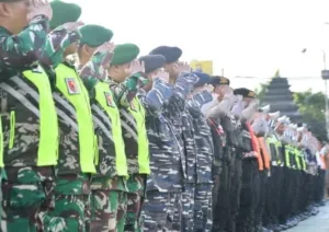 Apel Operasi Ketupat Semeru 2026 di Banyuwangi Digelar, Dandim 0825 Tegaskan Sinergi TNI–Polri Amankan Arus Mudik