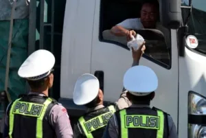 Polisi Banyuwangi Berhasil Urai Kemacetan Ketapang, Aksi Humanis Hingga Apresiasi Berbagai Pihak