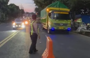 Jalur Menuju Pelabuhan Ketapang Berangsur Normal, Strategi Jitu Polresta Banyuwangi Urai Macet dengan Optimalkan Buffer Zone Bulusan