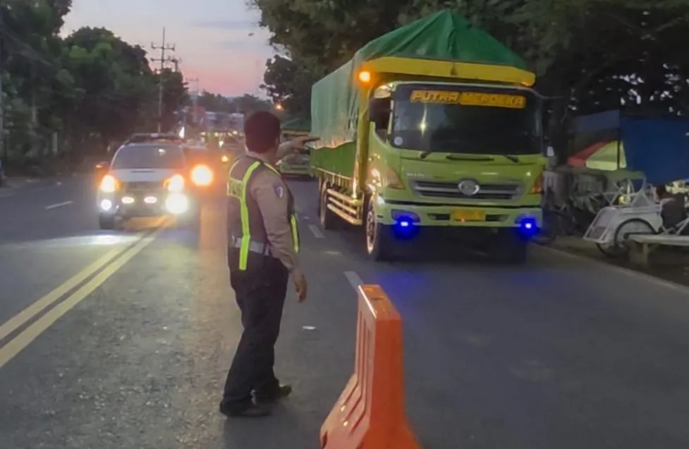 Jalur Menuju Pelabuhan Ketapang Berangsur Normal, Strategi Jitu Polresta Banyuwangi Urai Macet dengan Optimalkan Buffer Zone Bulusan