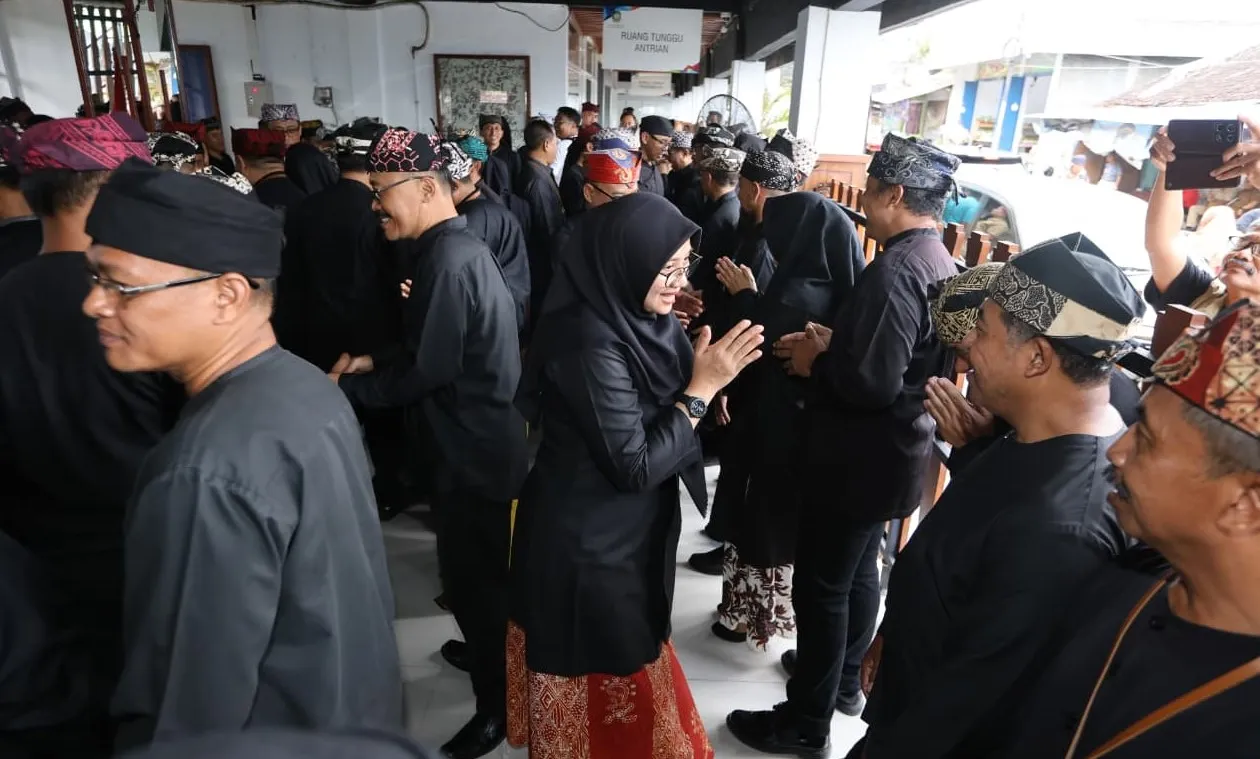 Rotasi Besar Pejabat Banyuwangi, Bupati Ipuk Lantik Kepala Dinas dan Camat di Pasar Rogojampi