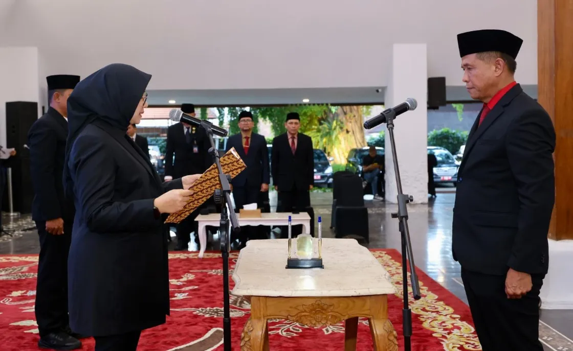 Bupati Ipuk Resmi Lantik Suyanto Waspo Tondo Wicaksono sebagai Sekda Banyuwangi, Siap Perkuat Kinerja Birokrasi