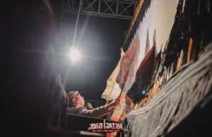 Ribuan Warga Padati Taman Blambangan, Pesan Penting Kapolda Jatim di Pagelaran Wayang Kulit Hari Bhayangkara ke-80