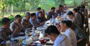Meriahkan HUT ke-80 Bhayangkara, Polda Jatim Hadirkan Wayang Kulit Ki Bayu Aji di Taman Blambangan