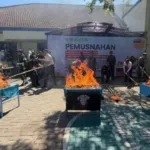 Bea Cukai Banyuwangi Musnahkan Rokok dan Miras Ilegal Senilai Rp1,25 Miliar, Selamatkan Potensi Kerugian Negara Rp788 Juta