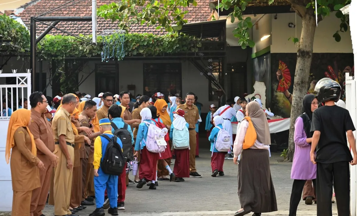 Hari Pertama MPLS di Banyuwangi diwarnai Bahagia dan Haru