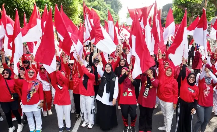ASN Banyuwangi Bagikan Ribuan Bendera Gratis untuk Warga, Peringati HUT RI ke-81
