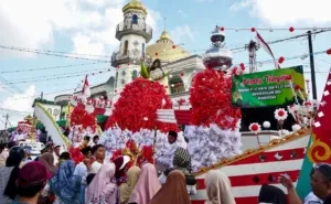 Tradisi Endog-Endogan Desa Kembiritan Banyuwangi dalam Menyambut Maulud Nabi yang Terus Dilestarikan