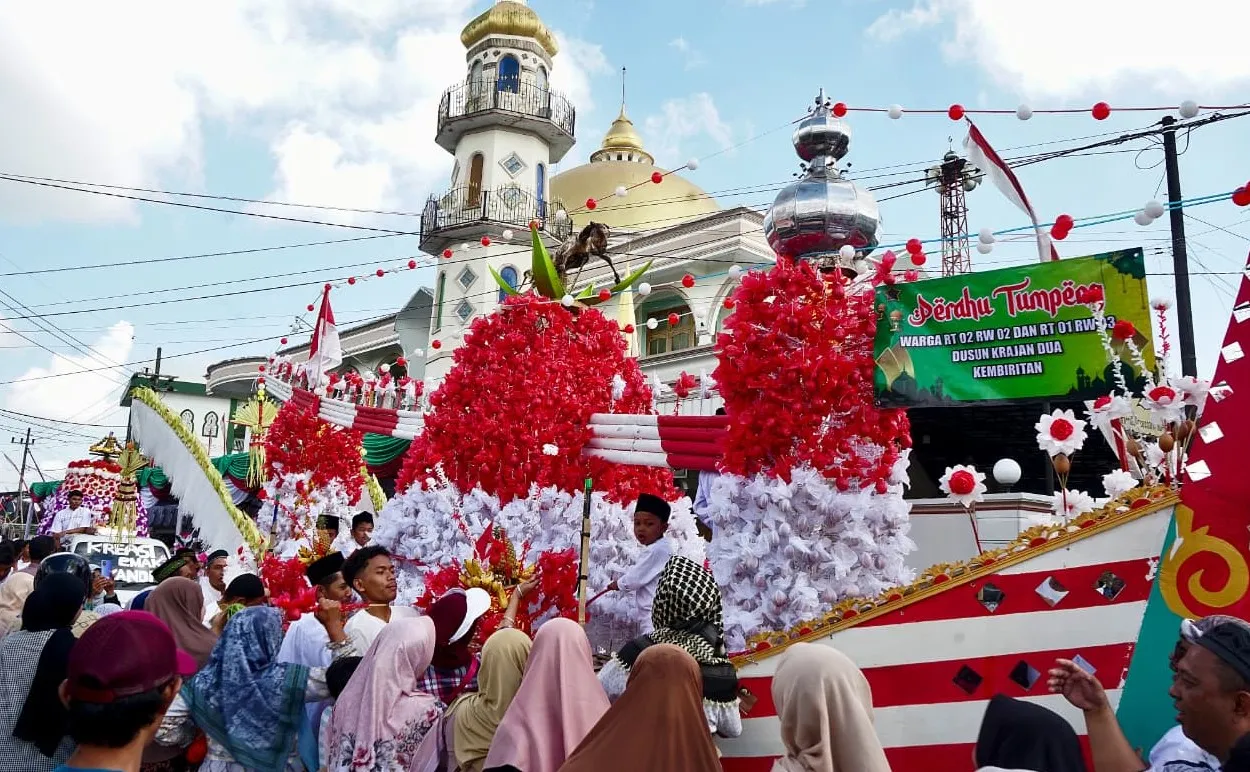 Tradisi Endog-Endogan Desa Kembiritan Banyuwangi dalam Menyambut Maulud Nabi yang Terus Dilestarikan
