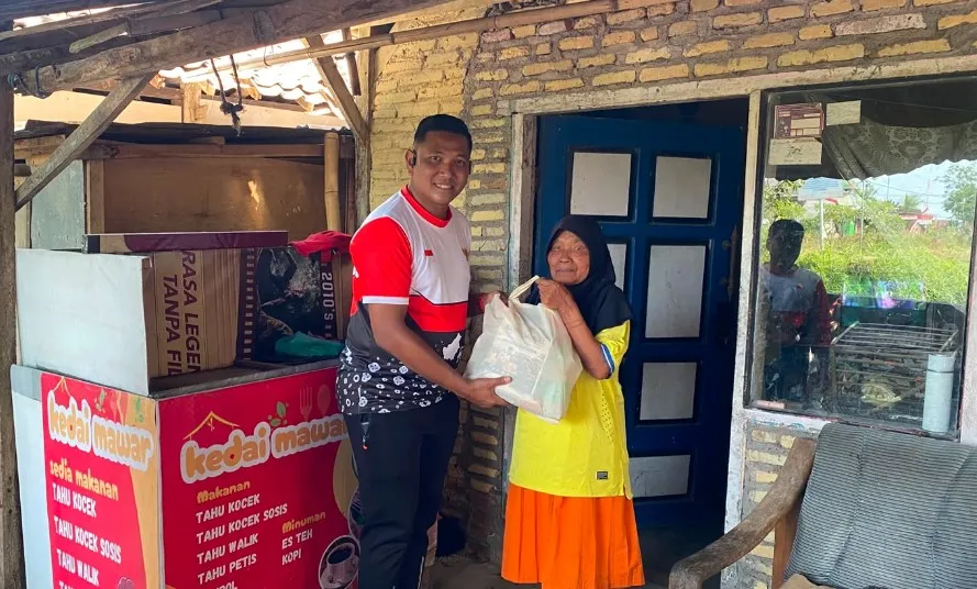 Semarakkan HUT RI ke-81, Lapas Banyuwangi Salurkan Paket Sembako ke Warga Sekitar