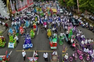 Pawai Endhog-Endhogan Maulid Nabi Banyuwangi