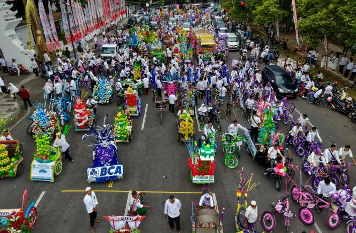 Pawai Endhog-Endhogan Maulid Nabi Banyuwangi