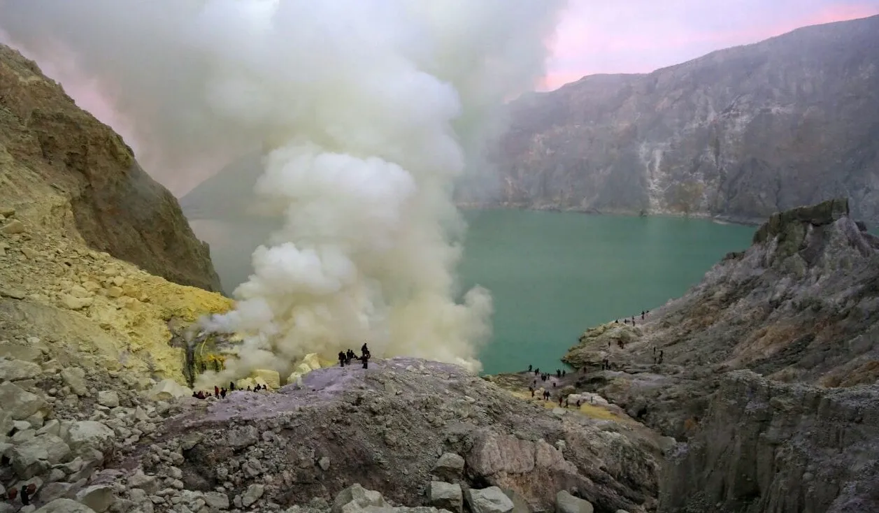 TWA Kawah Ijen Banyuwangi Kembali dibuka 28 September 2026 Setelah Penutupan Akibat Kebakaran Hutan sejak 4 September